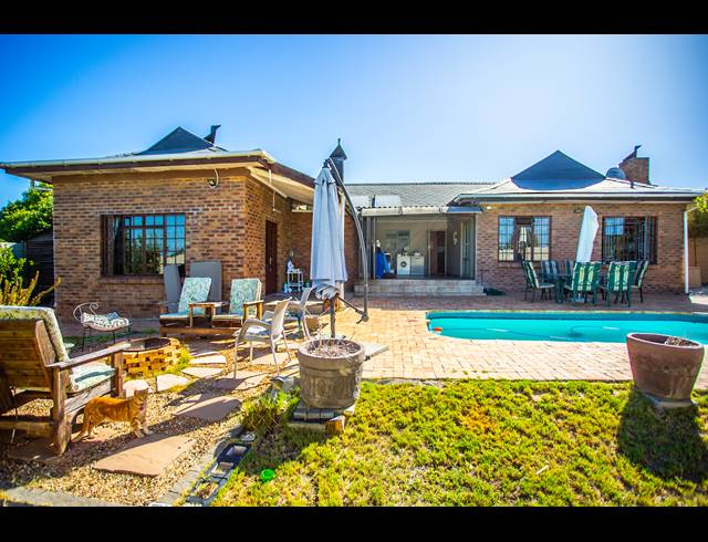 4 BEDROOM HOUSE FOR SALE IN VREDEKLOOF